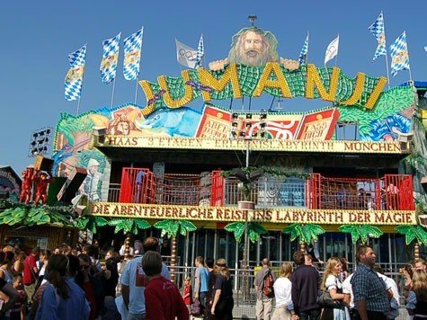 Im Irrgarten Jumanji kann jeder der Welt entrinnen und auf drei Etagen ganz neue Eindrücke erleben. Im Irrgarten Jumanji kann jeder der Welt entrinnen und auf drei Etagen ganz neue Eindrücke erleben.