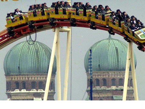 Selbst Hotelerbin Paris Hilton hat sich fünf Mal kopfüber duch die Luft wirbeln lassen. Selbst Hotelerbin Paris Hilton hat sich fünf Mal kopfüber duch die Luft wirbeln lassen.