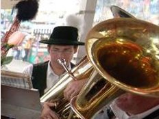 Wiesn Wissen: Tinnitus durch laute Blasmusik?