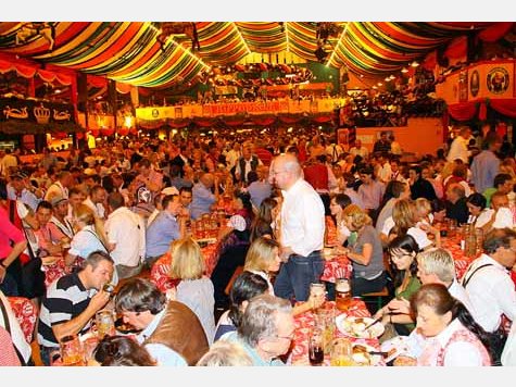 Am Mittwoch wurde im Wiesnclub an der Theresienwiese kr&auml;ftig weitergefeiert. Hier sehen Sie die besten Bilder der Party.