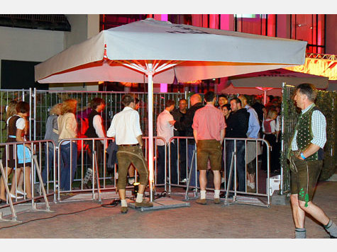 Am Donnerstag wurde im Wiesnclub an der Theresienwiese kräftig weitergefeiert. Hier sehen Sie die besten Bilder der Party. Am Donnerstag wurde im Wiesnclub an der Theresienwiese kräftig weitergefeiert. Hier sehen Sie die besten Bilder der Party.