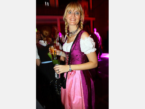 Am Donnerstag wurde im Wiesnclub an der Theresienwiese kräftig weitergefeiert. Hier sehen Sie die besten Bilder der Party. Am Donnerstag wurde im Wiesnclub an der Theresienwiese kräftig weitergefeiert. Hier sehen Sie die besten Bilder der Party.