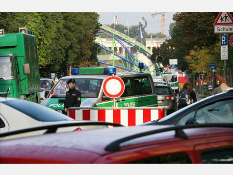 Mit einem Sicherheitsring schirmt die Polizei das Oktoberfest ab.