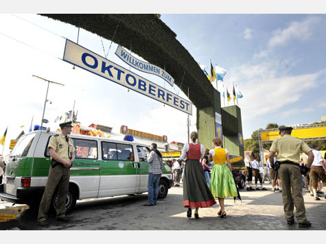 Mit einem Sicherheitsring sch&uuml;tzt die Polizei das Oktoberfest.