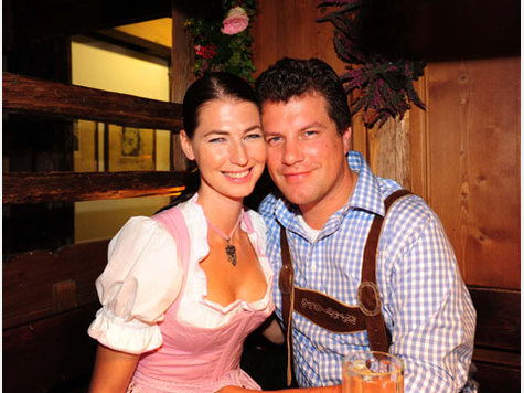 Diese Promis feierten am Dienstag auf der Wiesn