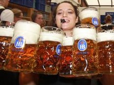 Zum Jubiläums-Oktoberfest wird das Bier erneut teurer: Die Preise in der Übersicht Zum Jubiläums-Oktoberfest wird das Bier erneut teurer: Die Preise in der Übersicht
