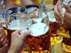 Oktoberfest: Wiesn-Bierpreis im Laufe der Jahre Oktoberfest: Wiesn-Bierpreis im Laufe der Jahre