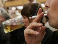 Wiesn: Wirte schenken kein Bier an Raucher aus