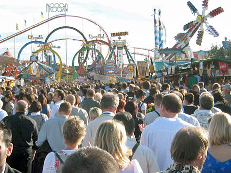 689946692-besucher-wiesn.9.jpg