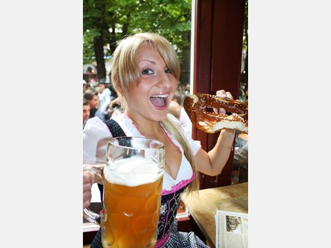 Wiesn-Madl Elena Moskau Bilder