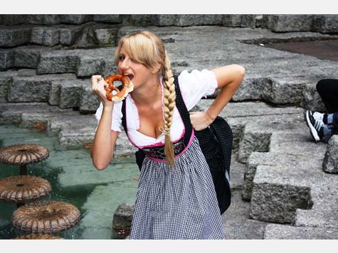 Wiesn-Madl Elena Moskau Bilder