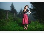 Oktoberfest/Wiesn: Modetrends - Fruchtige Beerentöne, schwarzes Leder, bunte Accessoires