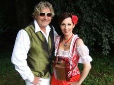 Wiesn-Hit 2010 Bewerbung: Dirndlpunk mit "Mise Mamo Radi (Radi Radi)"