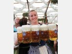 Wiesn-Bedienung Vroni (25) im Einsatz - Fotos