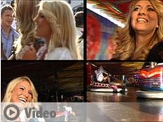 Oktoberfest: Wiesn-Madl beim Autoscooter