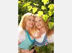 Die süßen Model-Zwillinge sind Dirndl-Königin 2011