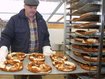 Wer bäckt eigentlich die Wiesn-Brezen?