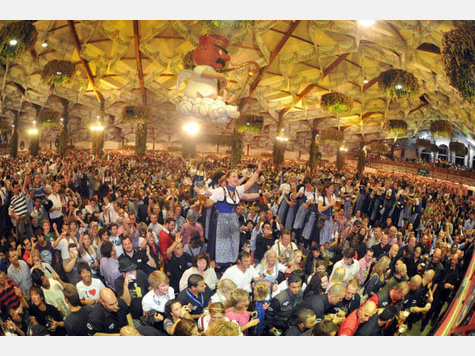 Wiesn 2011, Besucher, letzter Abend