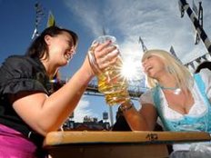 Wiesn-Biergärten werden überdacht